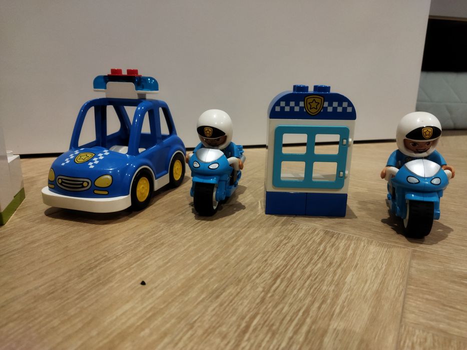 Lego Duplo. Posterunek policji i motocykle policyjne
