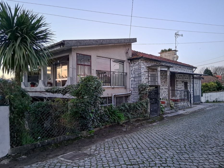 Moradia no Louro para restaurar