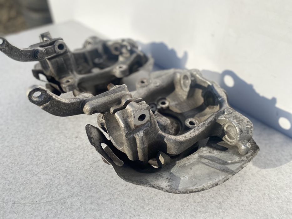Цафпа BMW E39 Передняя L R Цапфы БМВ Е39 М52 М54 М57 М51 М47 Кулак