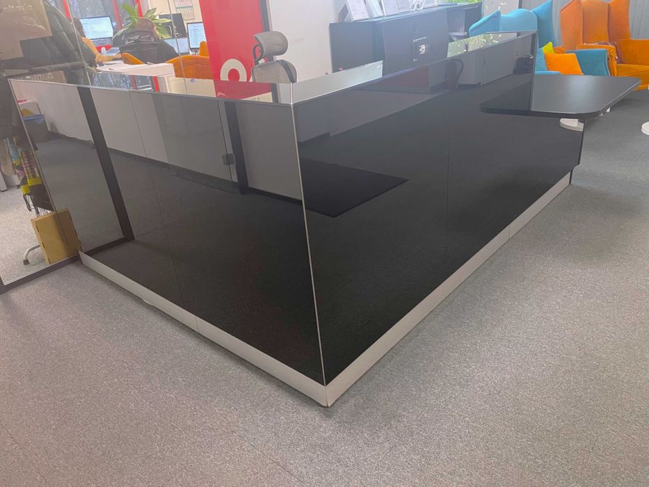 Lada recepcyjna z obniżonym blatem