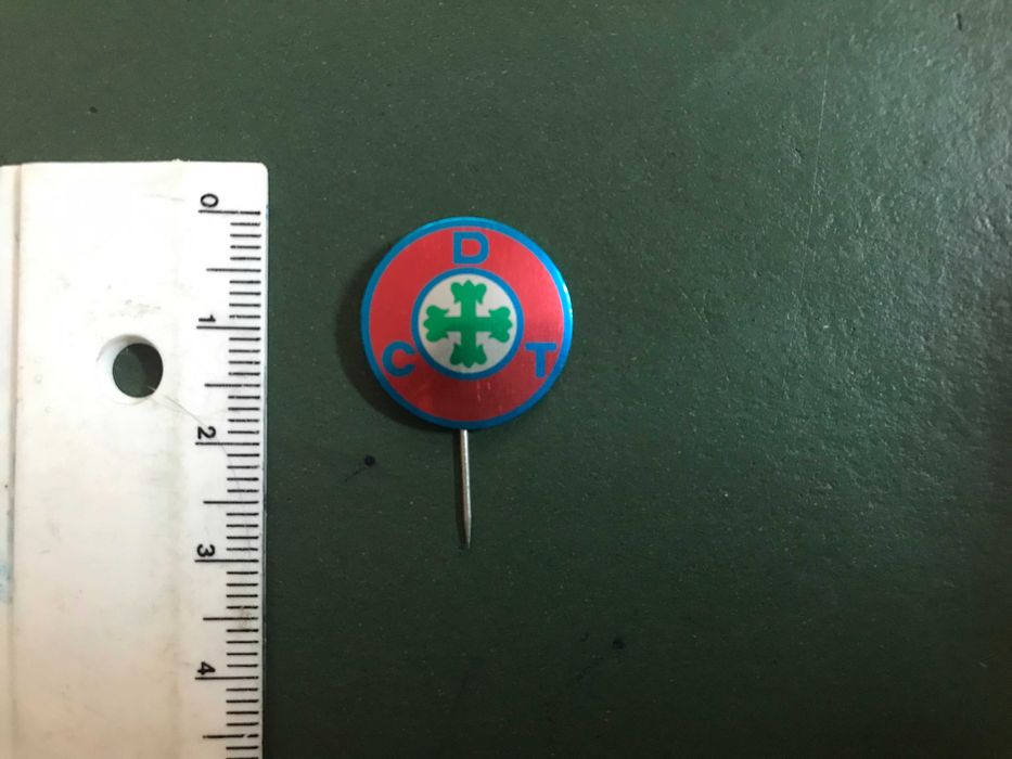 Pin's de partidos politicos 25 de Abril