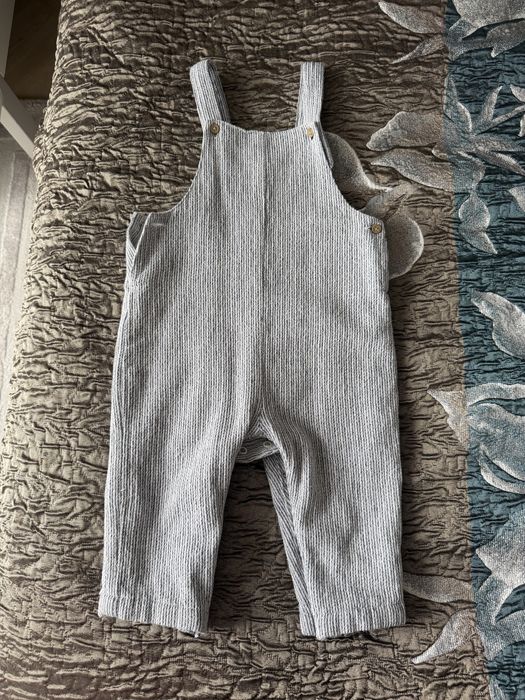 Комплектик одягу святковий!