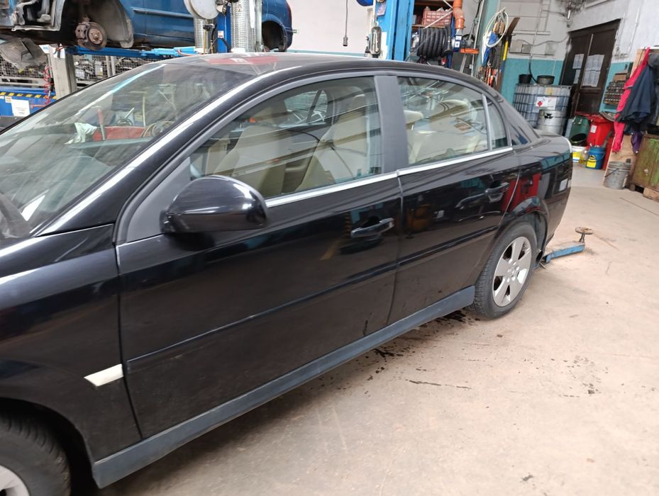 Розборка Вектра Ц 2.2dti Капот Ляда Крила кпп Фари Двері фонарі.