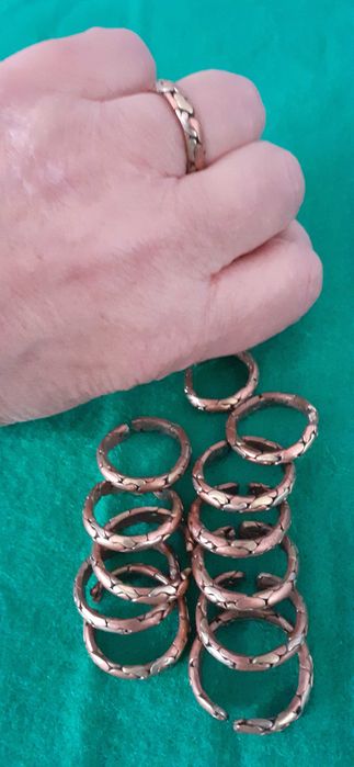 Alianças. Entrelaçadas com cobre