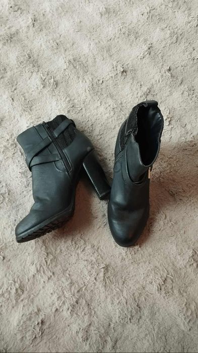 Botki juicy couture 38 czarne uzywane