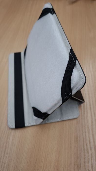 Etui na tablet z funkcją podstawki