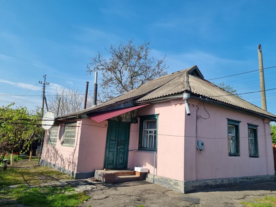 Будинок та приватизовано ділянка  землі