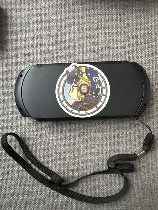 PSP E1004 przenośna konsola