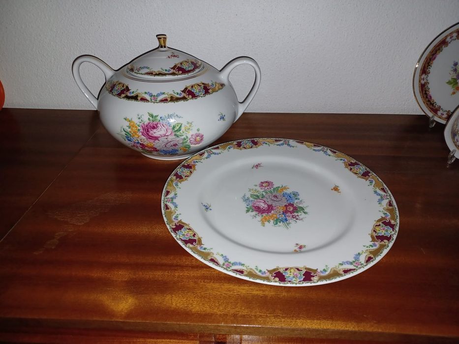 Porcelain Collectible Items430538872293969921