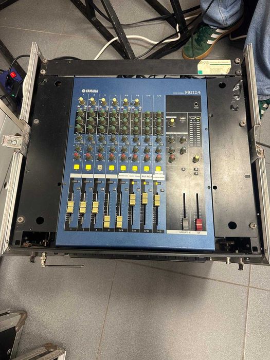 Mesa de mistura MG12 Yamaha