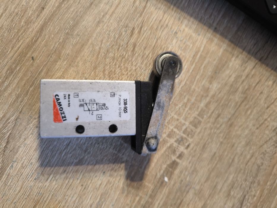 Zawór sterowany dźwignią