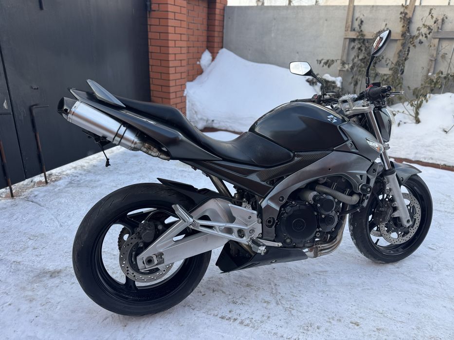 Японський мотоцикл Сузуки Suzuki GSR400 з Японіі