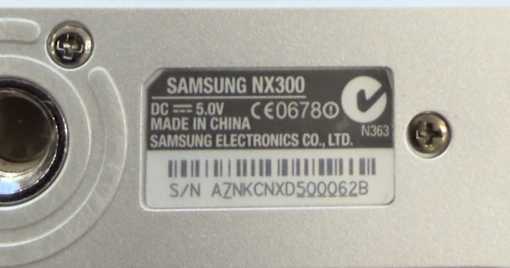 Бездзеркальна фотокамера Samsung NX300 + об'єктив 20-50mm II, модуль спалаху