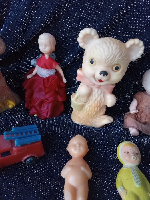 Іграшки різні дитячі