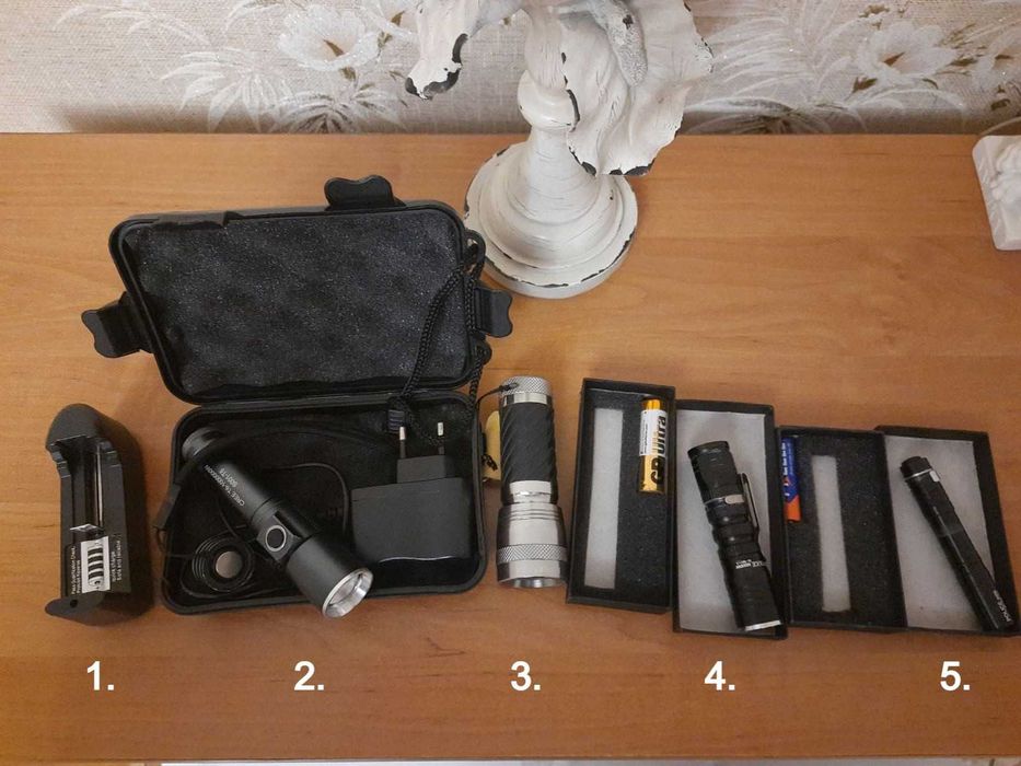 Фонарик 4 штуки:  Police CREE EXPERT + зарядка