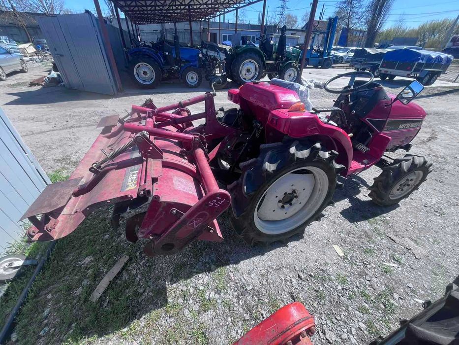 Трактор Mitsubishi з фрезою