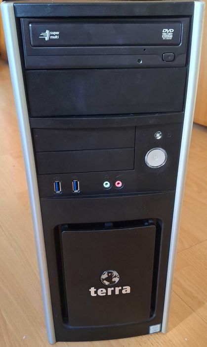 Komputer i7-8700 6 rdzeni / 12 wątków / 8 GB RAM / NVMe 256 GB