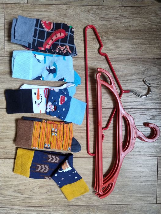 Oddam skarpety rozm 43-46 i wieszaki