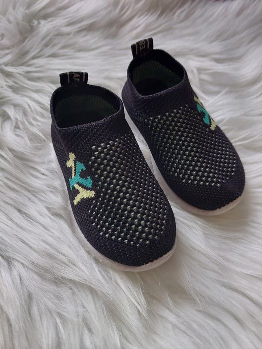 Кросівки, макасини дитячі чорного кольору 22р