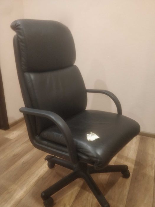 Крісло кожна чудове