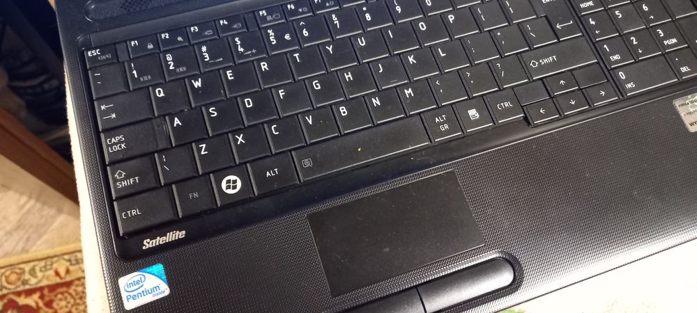 Laptop Toshiba c650–1fk ,Ram 4GB, HDD 320GB, cor2-duo 2.3 Ghz sprawny