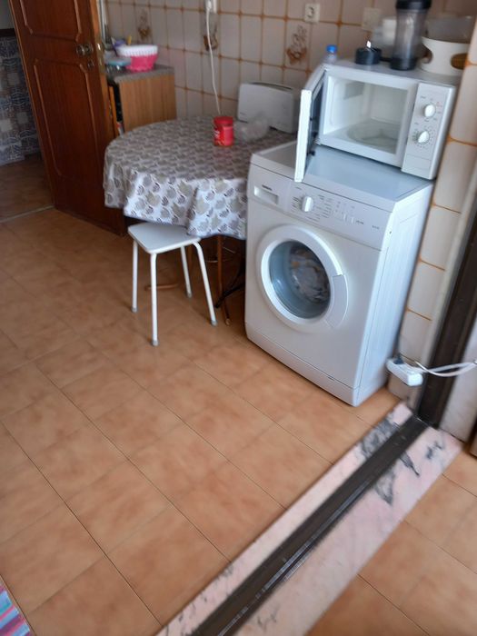 Aluga-se Quarto com casa banho privativa a estudante Universitária - Junqueira - Lisboa