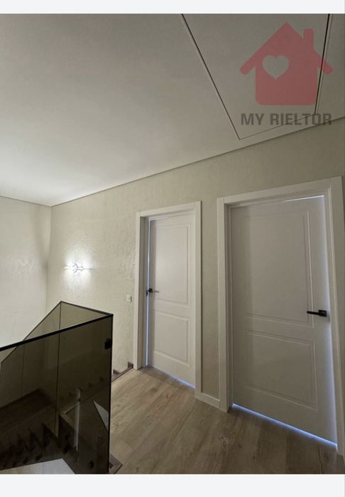 Продаж дуплекса з гаражем