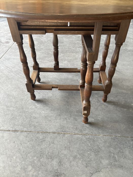 Mesa de madeira redonda