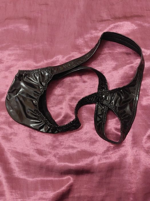 Stringi męskie lakierowane