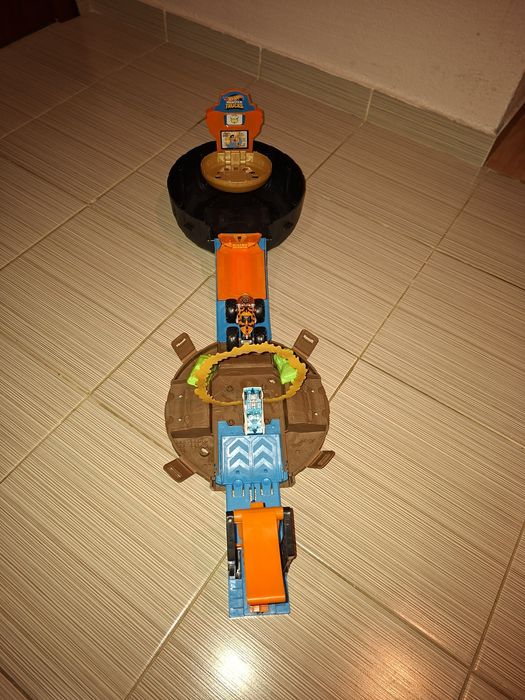Продам трек Hot Wheels