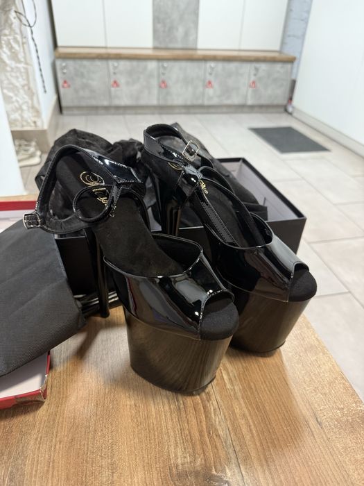 Стрипы лаковые тррйка 39размер (стелька 26.5)