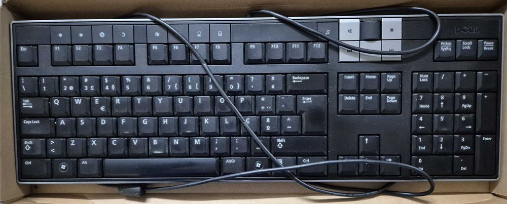 Teclado externo multimédia português com 105 teclas Dell KB522