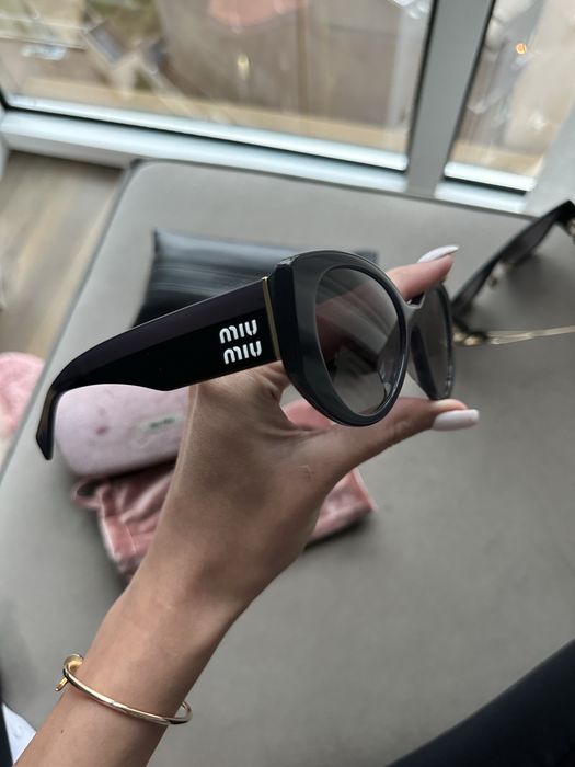 Солнцезащитные очки Miu Miu