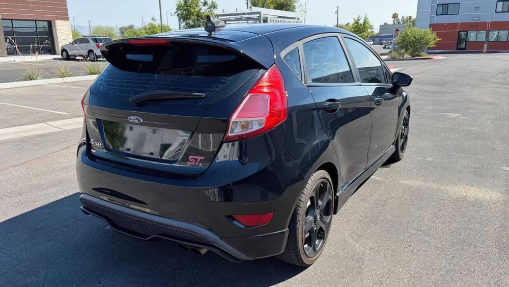 Ford Fiesta SE      2016