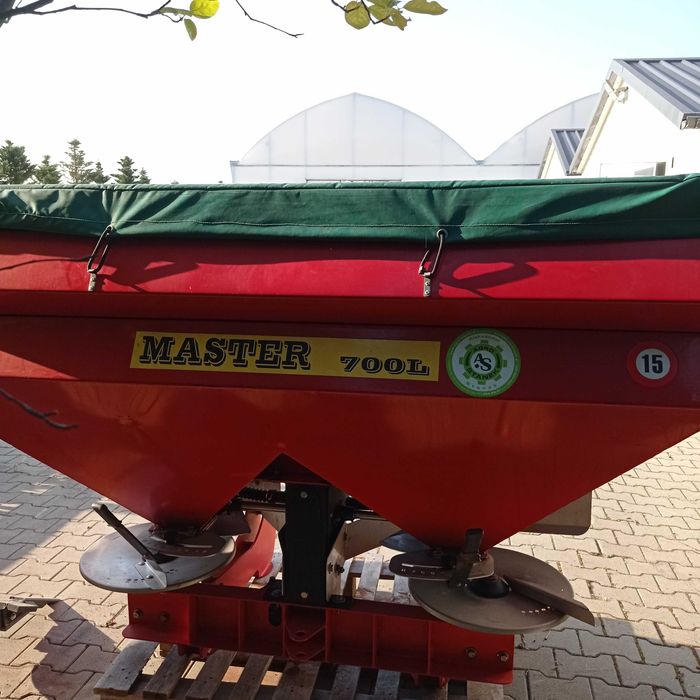 Rozsiewacz dwutarczowy MASTER 1000KG Grass-Rol