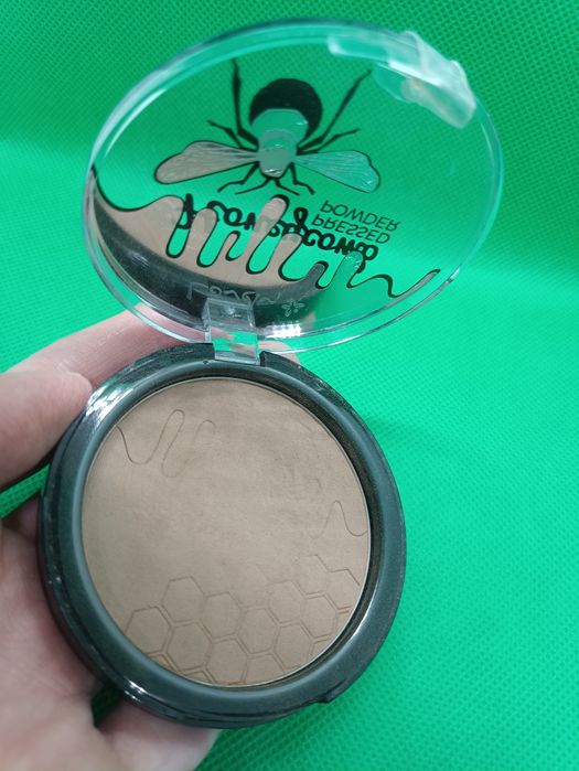 Bronzer lovely honeycomb pressed powder