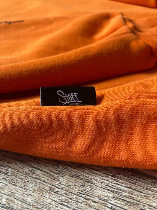 Свитшот Staff оранжевый с узором в виде железной сетки для ограждения