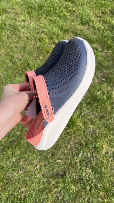 Яскраві рожеві крокси лайтрайд Literide electric pink