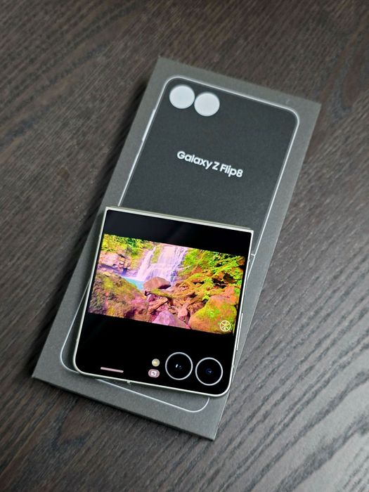 Samsung Galaxy Z Flip 8