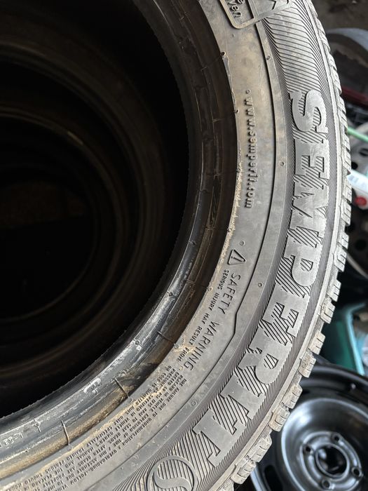 Nowe/ demo opony zimowe 215/65 R16 Semperit