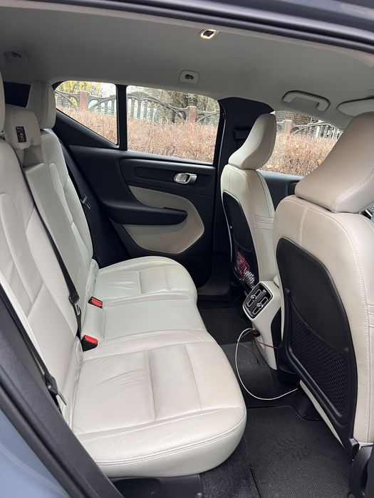 Sprzedam Volvo XC40 na gwarancji