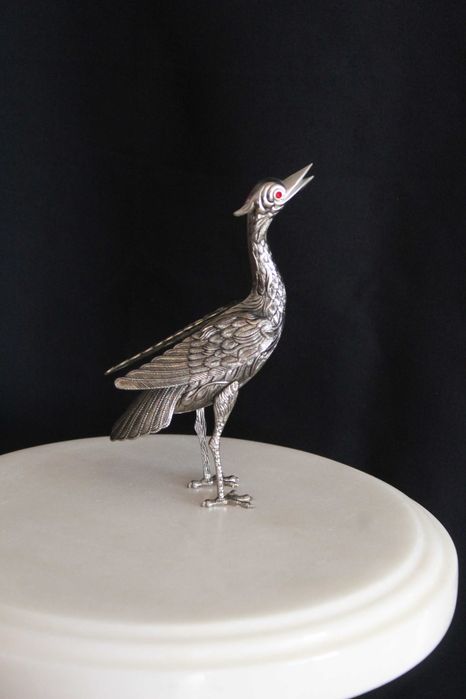 Estatueta vintage de garça ou grou em metal, anos 70.