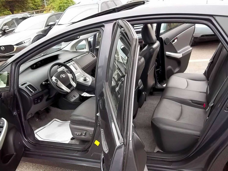 Toyota Prius Four      2015