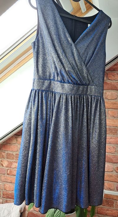 Śliczna sukienka z brokatem rozm 36