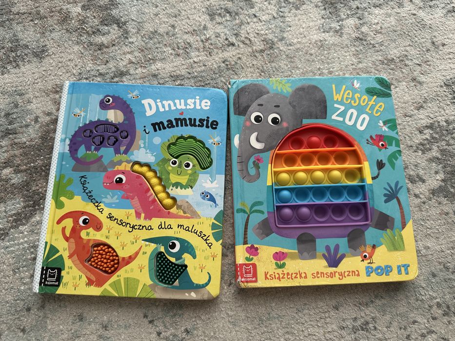 2x książeczki sensoryczne - wesołe zoo i dinusie i mamusie Aksjomat