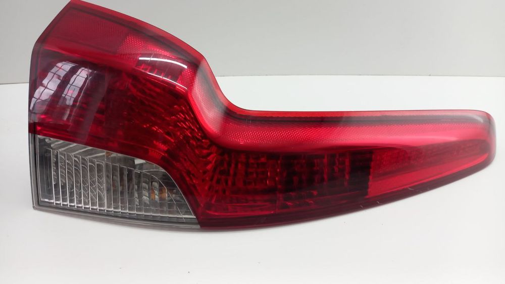 Фонарь задний левый Volvo V50 2007-2013 30744541