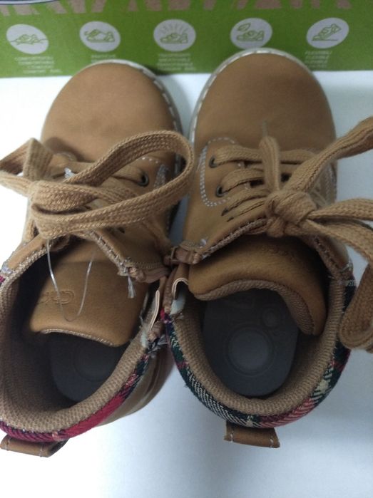 Botas novas de menino da Chicco tamanho 27