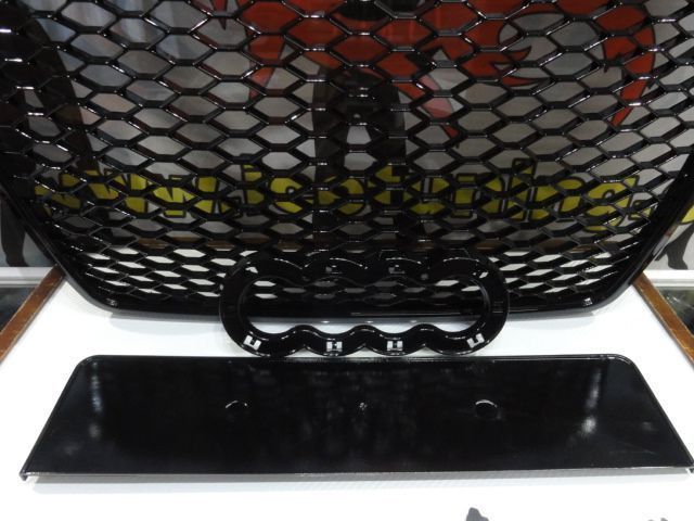 Grelha frontal Audi A4 B7 04-08 RS LOOK preto brilhante com espaço para símbolo
