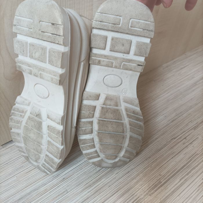 Beżowe trampki na grubej podeszwie