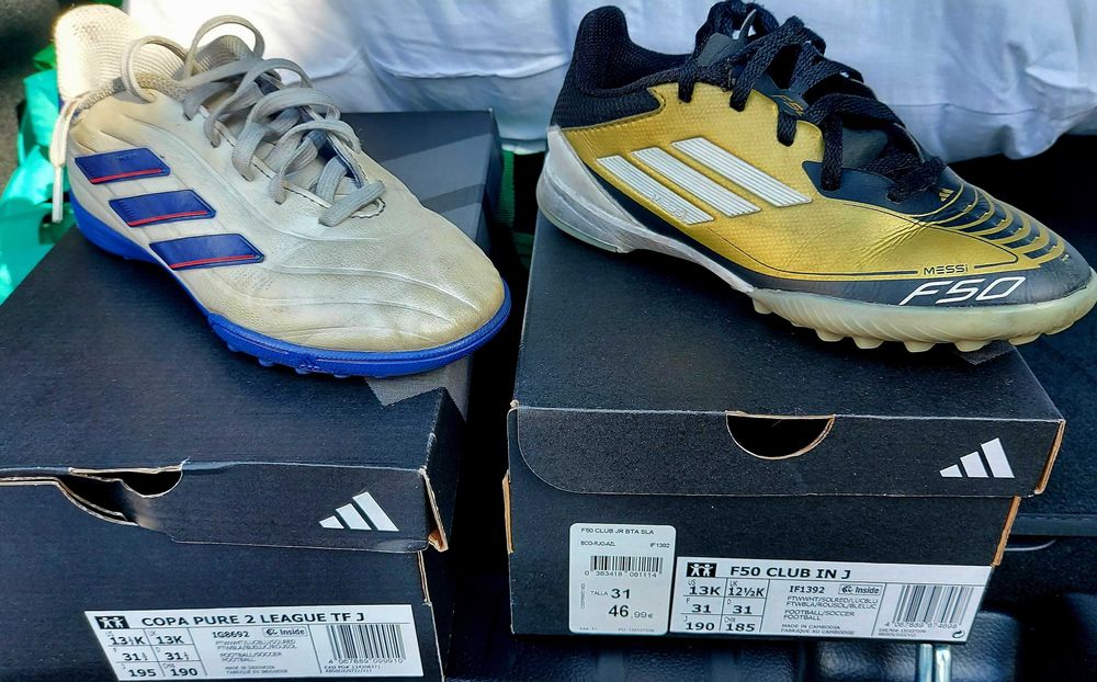 2 pares chuteiras Adidas para criança